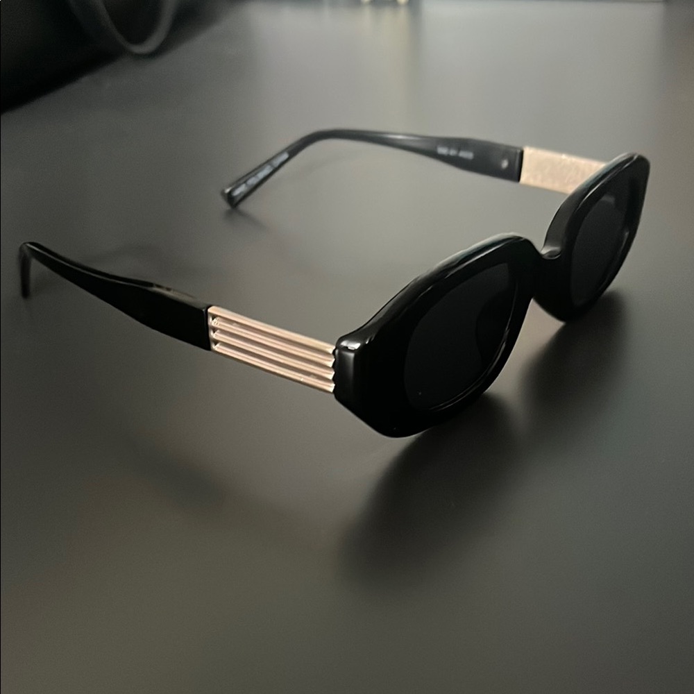 Trendy Black Sunglasses